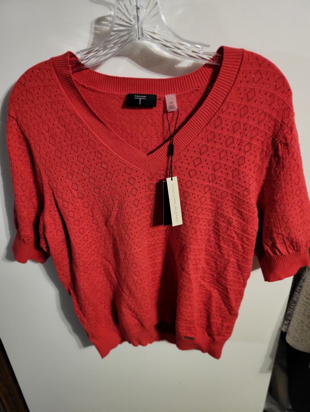 Tahari Elegant Short Sleeve Soft Hot Pepper Sweater‎ NEW SZ L